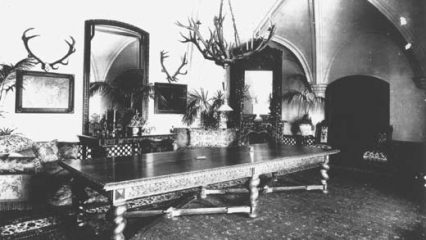 Wnętrze historycznego salonu w apartamencie cesarskim