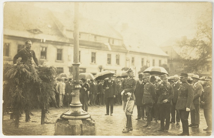 Stanisław Krzyżowski
przemawiający na rynku w Pszczynie, 1922 r.