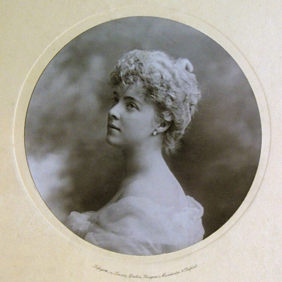 Księżna Daisy von Pless, Studio Lafayette, Londyn, 2.09.1898 r., zbiory Muzeum Zamkowego w Pszczynie